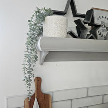Load image into Gallery viewer, Daisy Embossed Pot