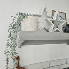 Load image into Gallery viewer, Daisy Embossed Pot