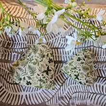 Load image into Gallery viewer, Botanical Hanging Heart