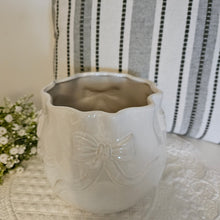 Load image into Gallery viewer, Bow Planter
