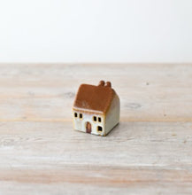 Load image into Gallery viewer, Moda Minature LED House