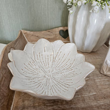 Load image into Gallery viewer, Agnes Flower Dish Ornament
