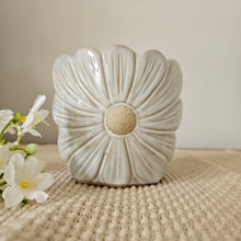 Load image into Gallery viewer, Daisy Pot
