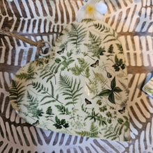 Load image into Gallery viewer, Botanical Hanging Heart

