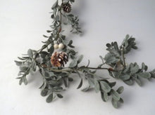 Load image into Gallery viewer, White Berries &amp; Pinecone Garland
