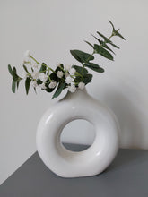 Load image into Gallery viewer, Donut Vase - White
